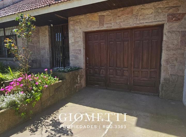 Casa · 157m² · 5 Ambientes · 1 Cochera