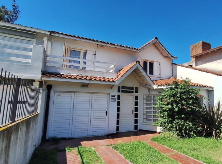 Casa · 180m² · 4 Ambientes · 1 Cochera