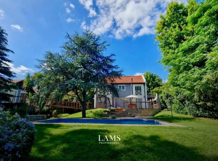 Casa · 330m² · 4 Ambientes