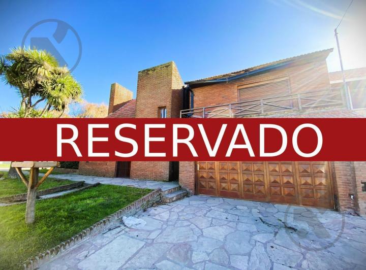 Casa · 180m² · 6 Ambientes · 4 Cocheras