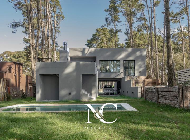 Casa · 201m² · 5 Ambientes · 1 Cochera