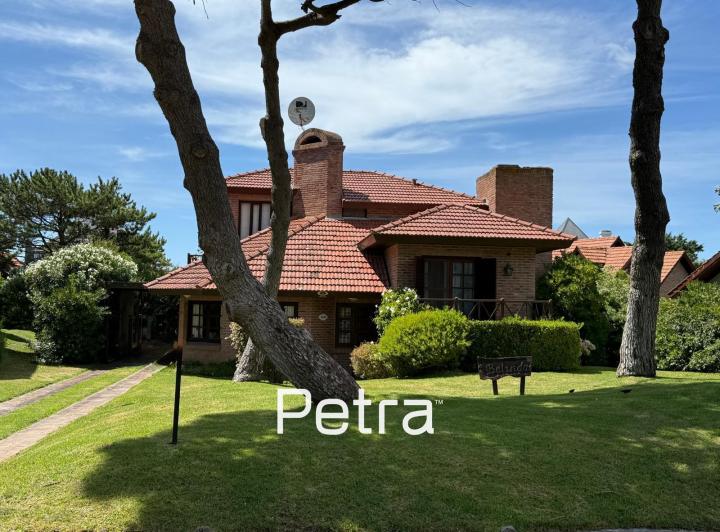 Casa · 170m² · 5 Ambientes · 1 Cochera