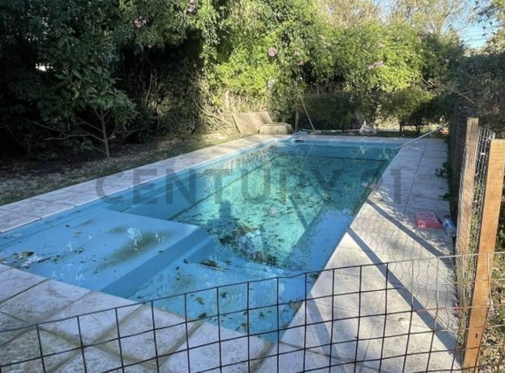 Casa · 160m² · 5 Ambientes · 2 Cocheras
