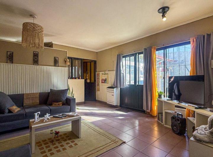 Casa · 200m² · 3 Ambientes · 1 Cochera