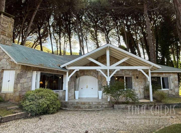 Casa · 180m² · 4 Ambientes