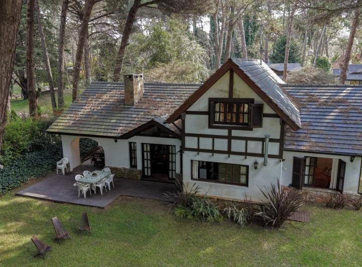 Casa · 193m² · 6 Ambientes · 1 Cochera