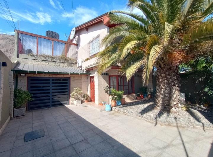 Casa · 130m² · 5 Ambientes · 3 Cocheras