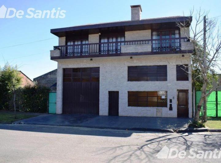 Casa · 387m² · 4 Ambientes · 4 Cocheras