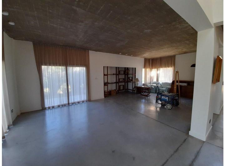 Casa · 350m² · 5 Ambientes · 2 Cocheras