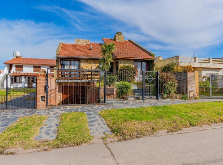 Casa · 195m² · 5 Ambientes · 1 Cochera