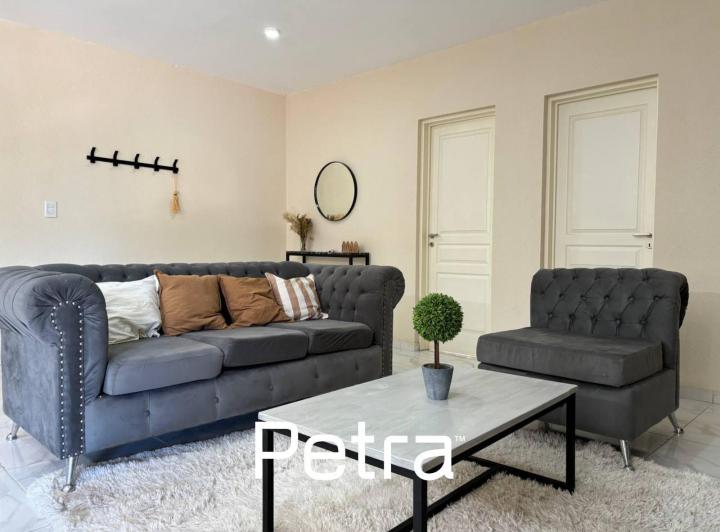 Casa · 170m² · 5 Ambientes · 2 Cocheras