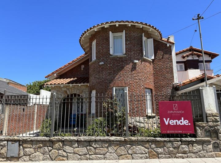 Casa · 172m² · 5 Ambientes · 2 Cocheras
