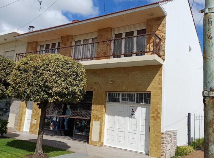 Casa · 396m² · 4 Ambientes · 3 Cocheras