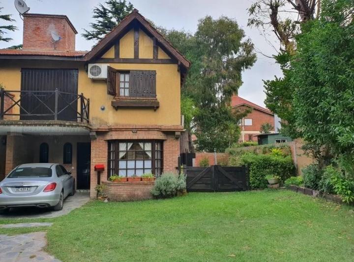 Casa · 100m² · 4 Ambientes · 1 Cochera