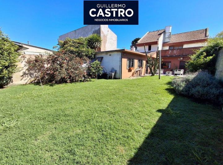 Casa · 250m² · 5 Ambientes · 2 Cocheras