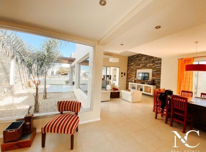 Casa · 260m² · 5 Ambientes