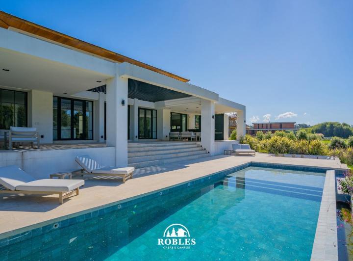Casa · 378m² · 7 Ambientes