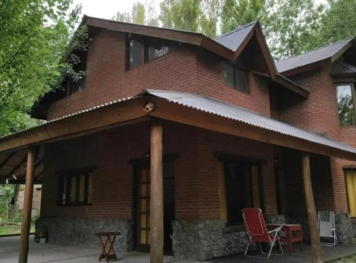 Casa · 220m² · 5 Ambientes