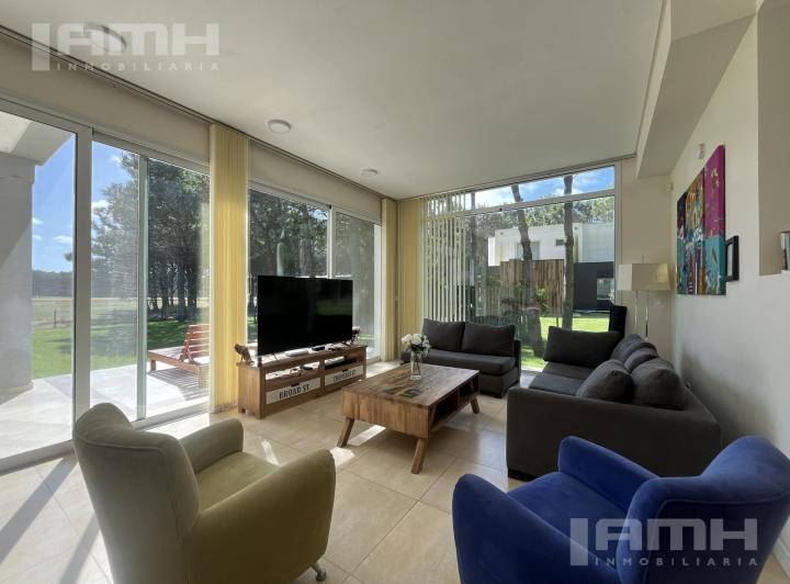 Casa · 1300m² · 5 Ambientes · 1 Cochera