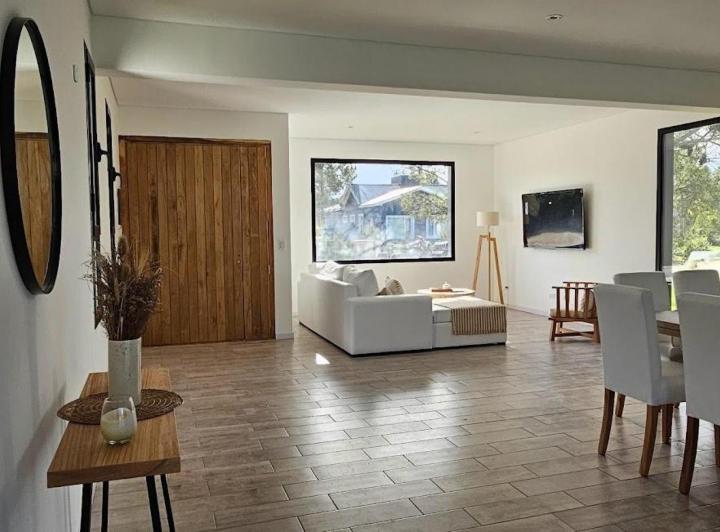 Casa · 354m² · 5 Ambientes · 1 Cochera
