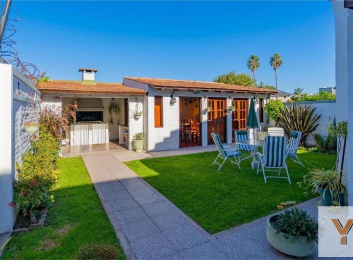 Casa · 180m² · 5 Ambientes