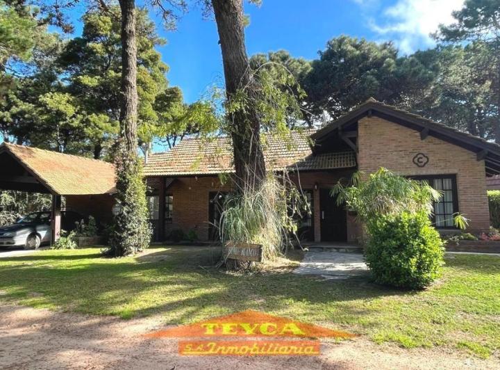 Casa · 225m² · 5 Ambientes · 1 Cochera