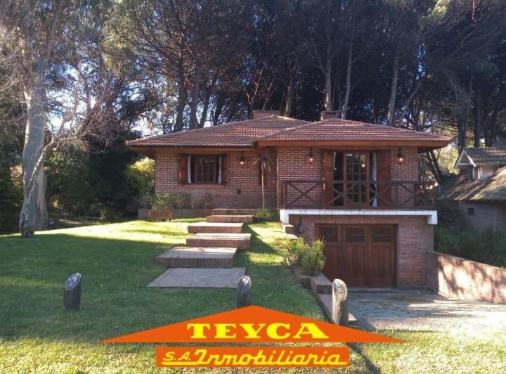Casa · 215m² · 4 Ambientes · 1 Cochera