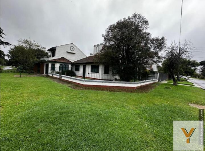 Casa · 170m² · 5 Ambientes · 1 Cochera