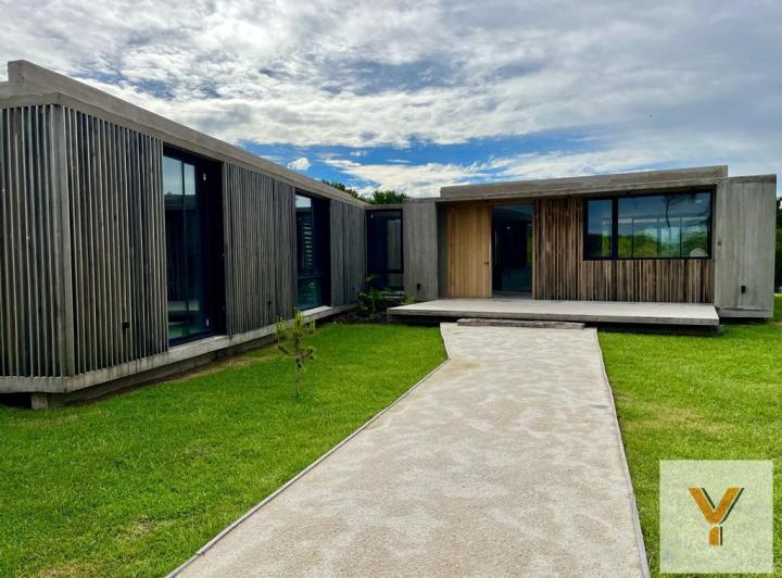 Casa · 250m² · 5 Ambientes