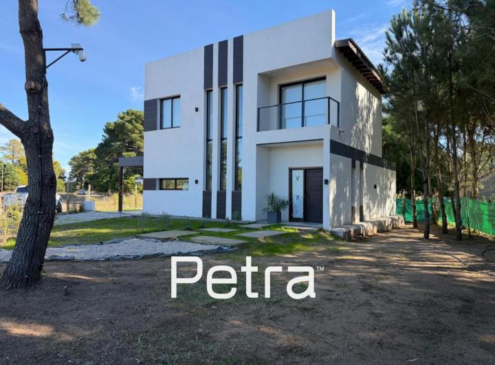 Casa · 135m² · 4 Ambientes · 1 Cochera