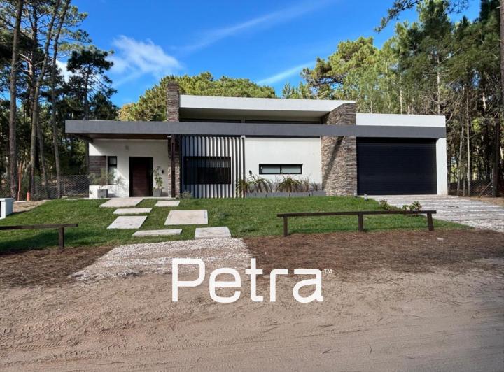 Casa · 160m² · 6 Ambientes · 1 Cochera