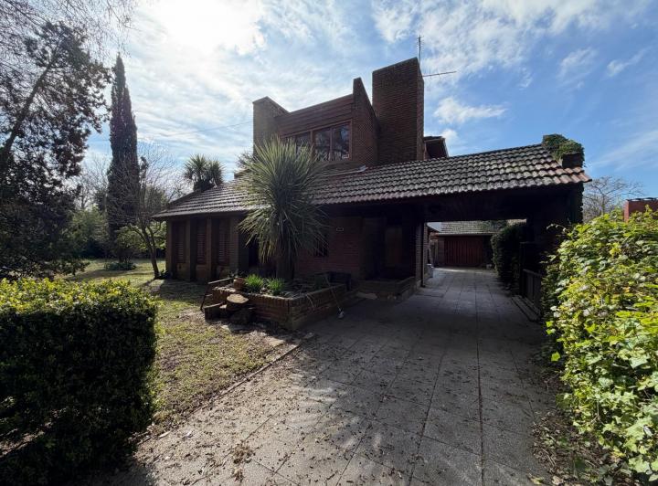 Casa · 220m² · 4 Ambientes