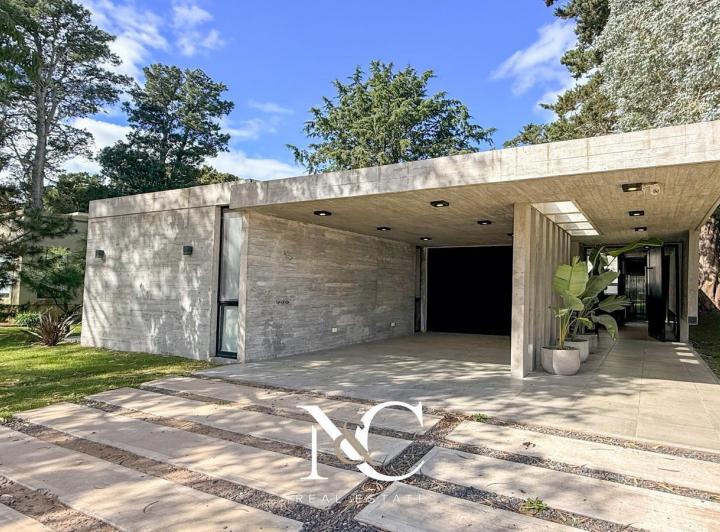 Casa · 158m² · 4 Ambientes · 1 Cochera
