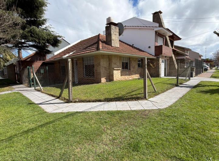 Casa · 105m² · 4 Ambientes · 1 Cochera
