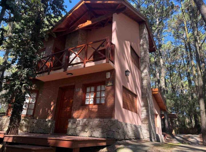 Casa · 96m² · 4 Ambientes · 2 Cocheras