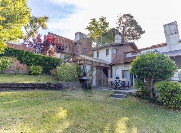 Casa · 131m² · 4 Ambientes · 1 Cochera