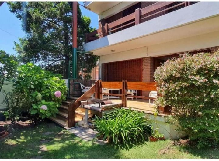 Casa · 397m² · 7 Ambientes · 5 Cocheras