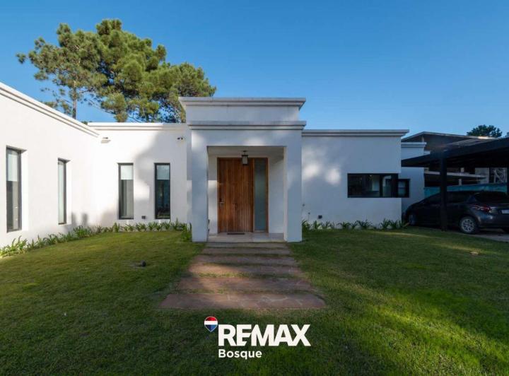 Casa · 234m² · 4 Ambientes · 1 Cochera