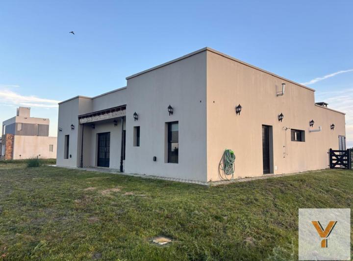 Casa · 250m² · 6 Ambientes