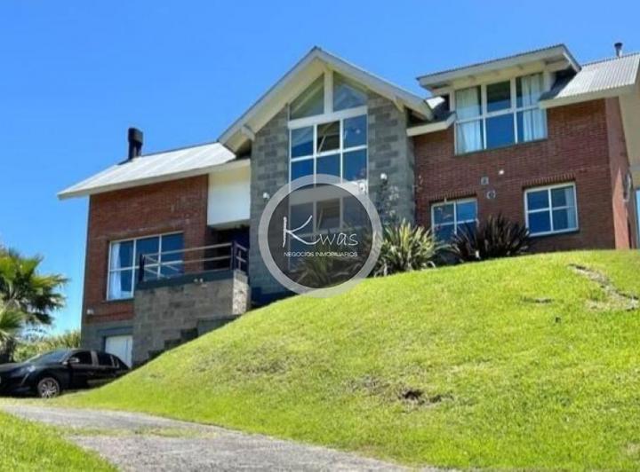 Casa · 256m² · 5 Ambientes · 1 Cochera
