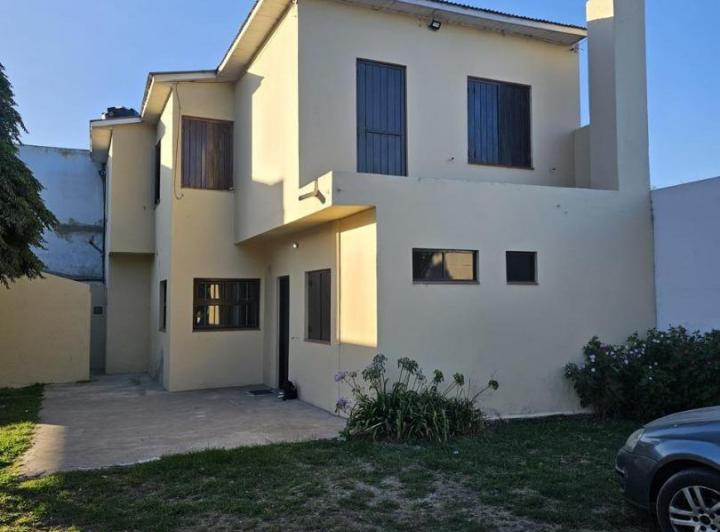 Casa · 120m² · 4 Ambientes · 1 Cochera