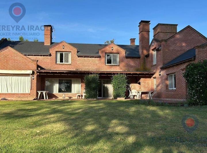 Casa · 364m² · 9 Ambientes · 4 Cocheras