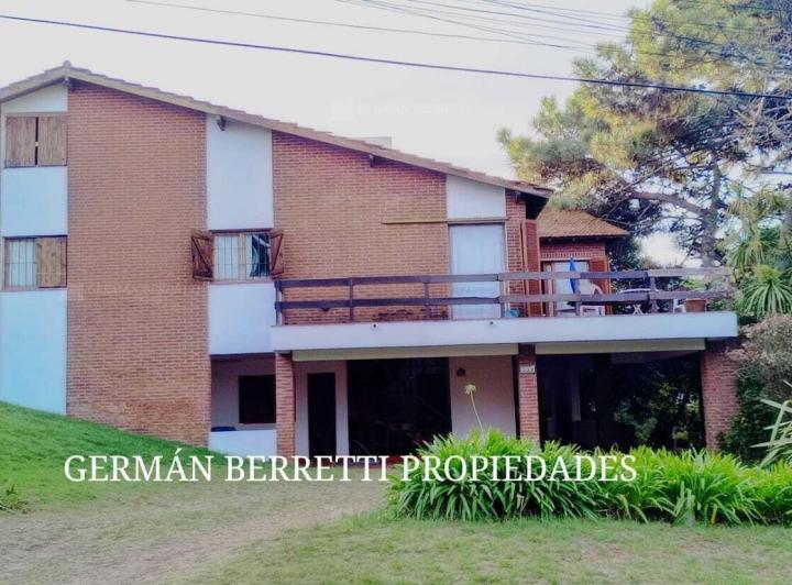Casa · 300m² · 4 Ambientes · 4 Cocheras