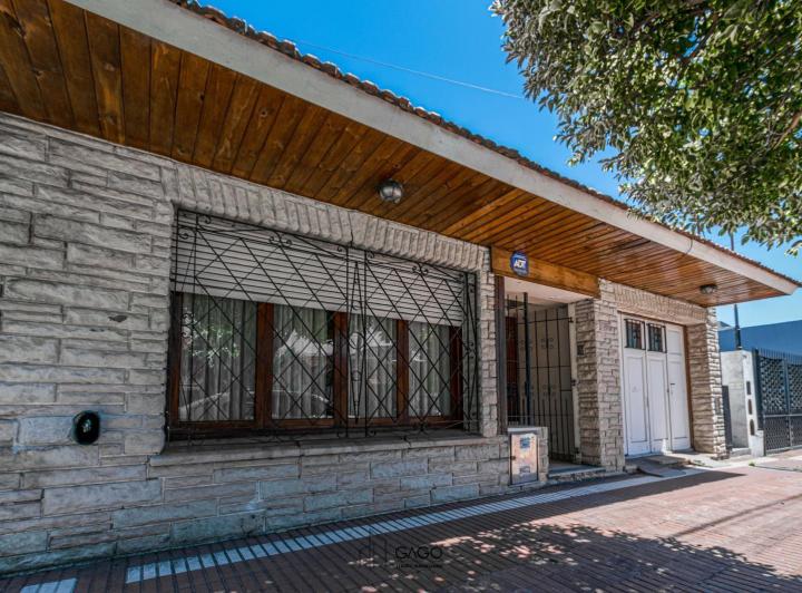 Casa · 95m² · 4 Ambientes · 1 Cochera