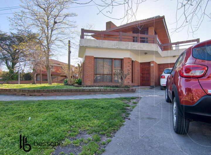 Casa · 256m² · 5 Ambientes · 3 Cocheras