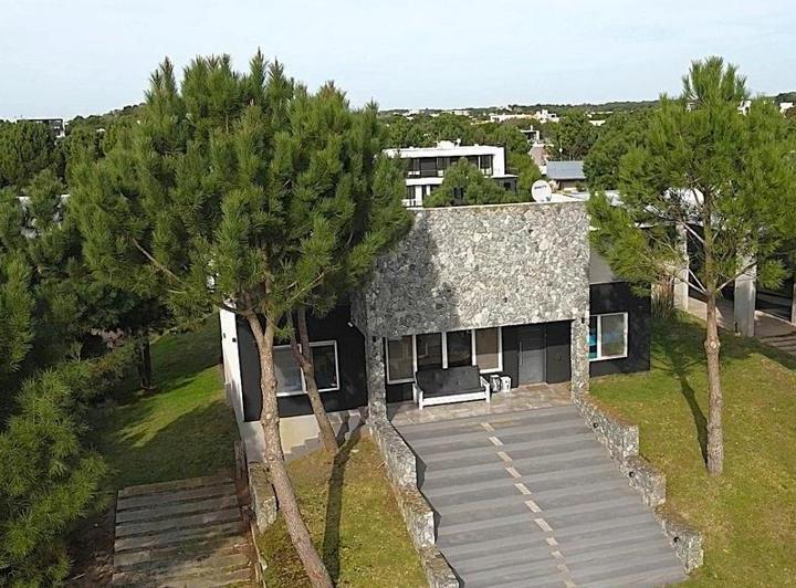 Casa · 180m² · 5 Ambientes