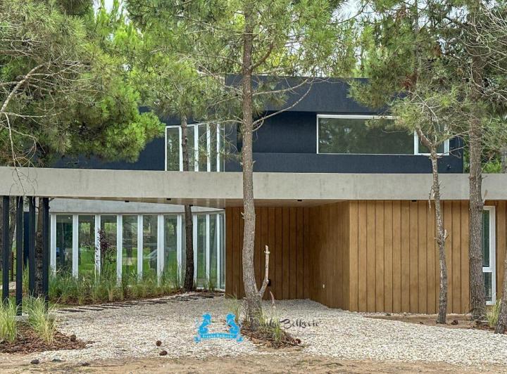 Casa · 288m² · 5 Ambientes · 1 Cochera