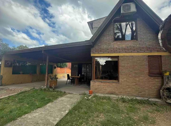 Casa · 180m² · 5 Ambientes · 2 Cocheras