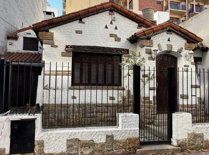 Casa · 160m² · 4 Ambientes · 2 Cocheras