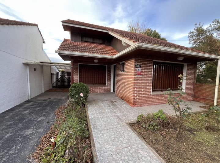 Casa · 180m² · 2 Dormitorios · 1 Cochera